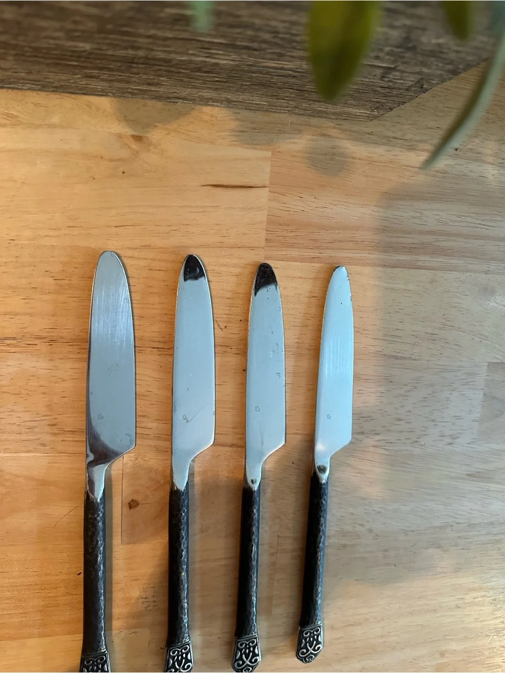 Gourmet Settings AVALON Stainless Hammered GS 18/10 Flatware4 Butter Knives